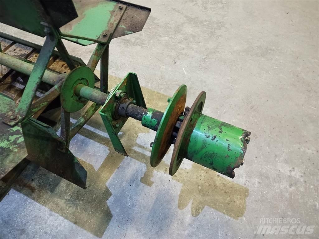 John Deere 1085 Posipači soli i peska