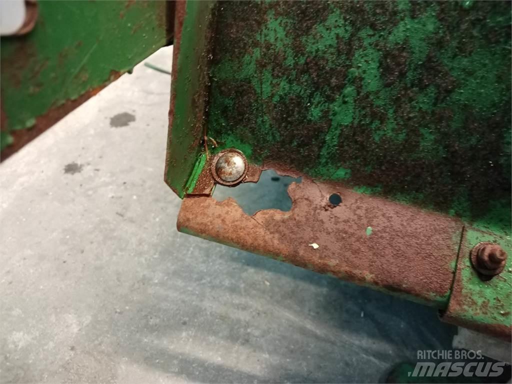 John Deere 1085 Posipači soli i peska
