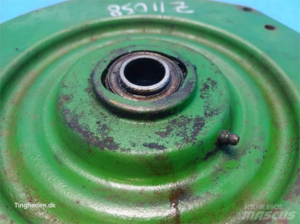 John Deere 1085 Posipači soli i peska