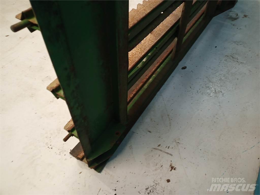 John Deere 2054 Posipači soli i peska