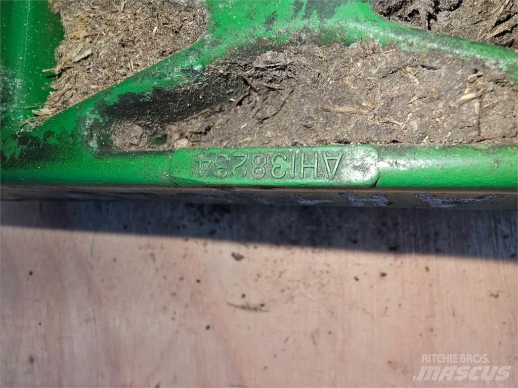 John Deere 2054 Posipači soli i peska
