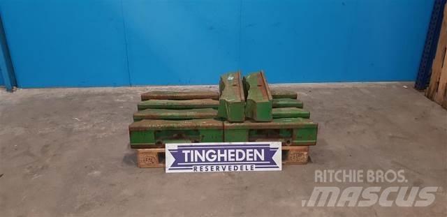 John Deere 3040 Prednji tegovi