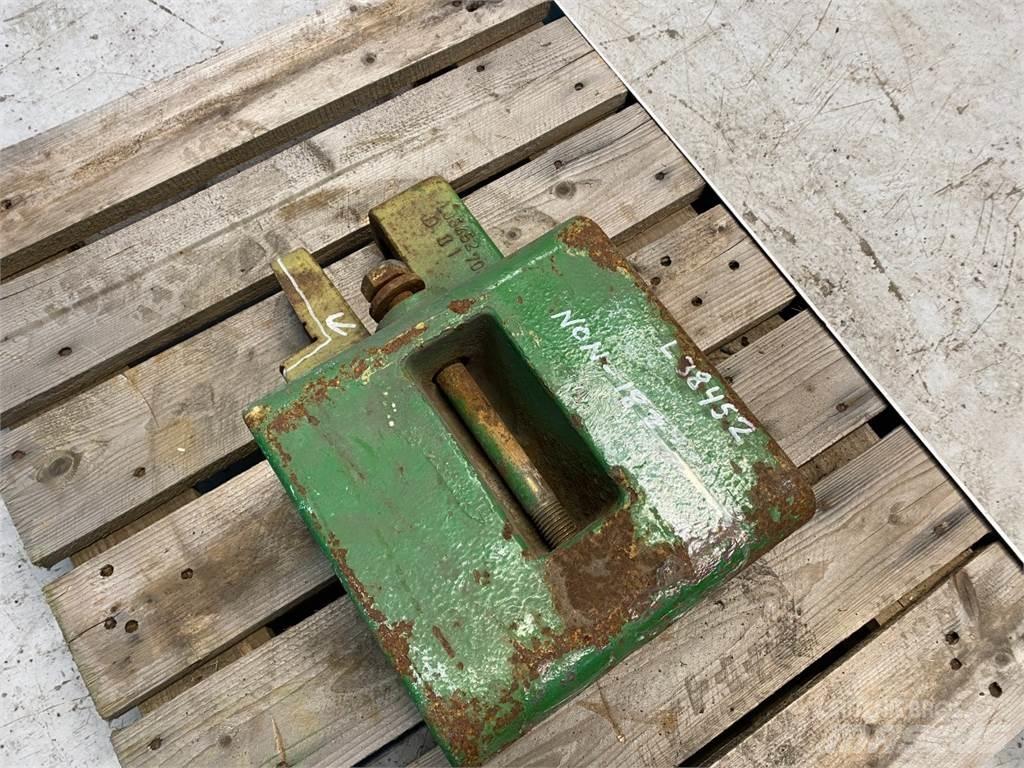John Deere 3040 Prednji tegovi