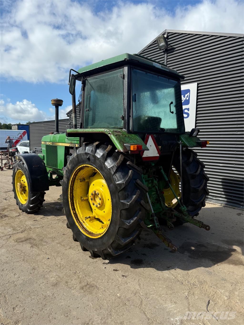 John Deere 3040 Traktori