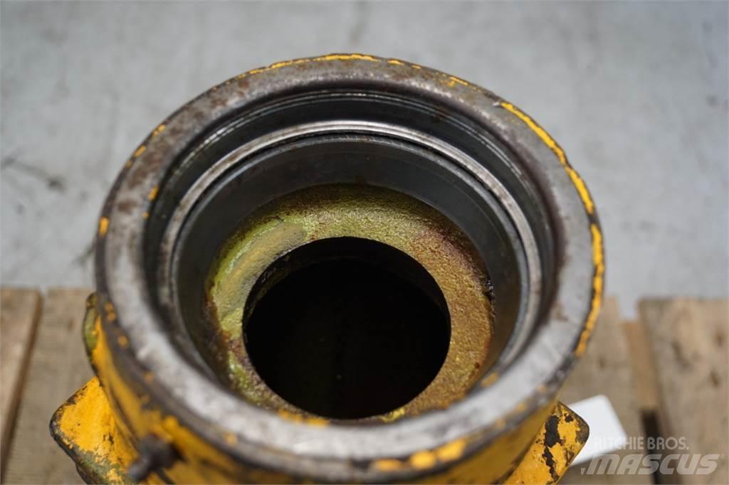 John Deere 310B Axles