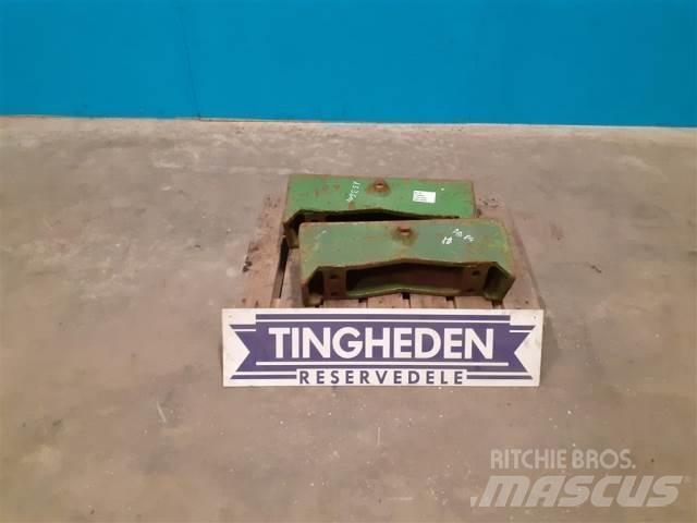 John Deere 4240 Prednji tegovi