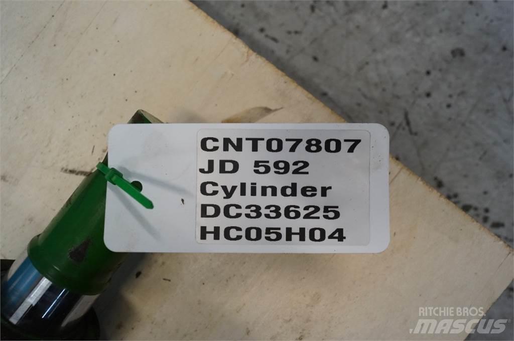 John Deere 592 Pritege za bale
