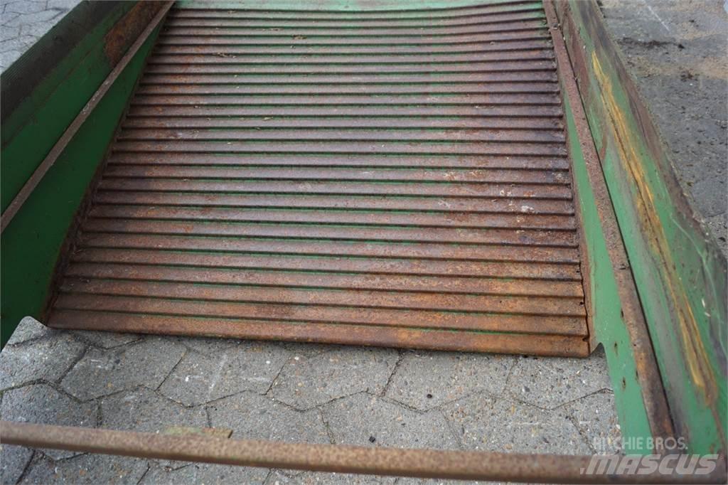 John Deere 952 Posipači soli i peska