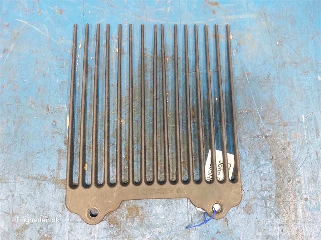 John Deere S670 Posipači soli i peska