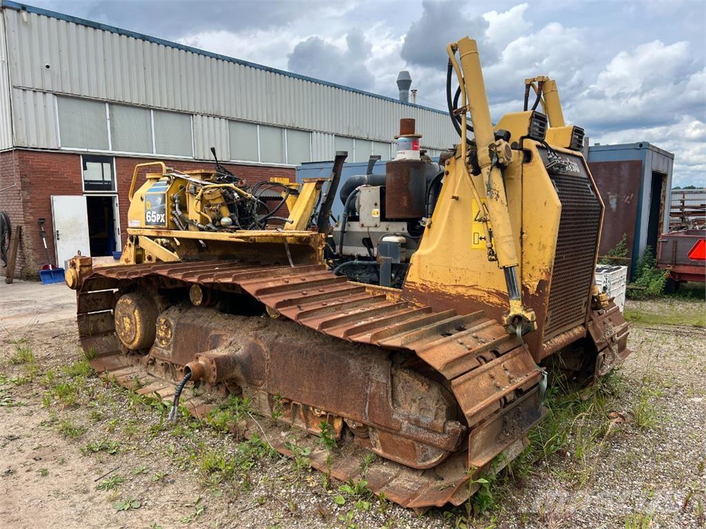 Komatsu D65PX-15 Buldožeri guseničari