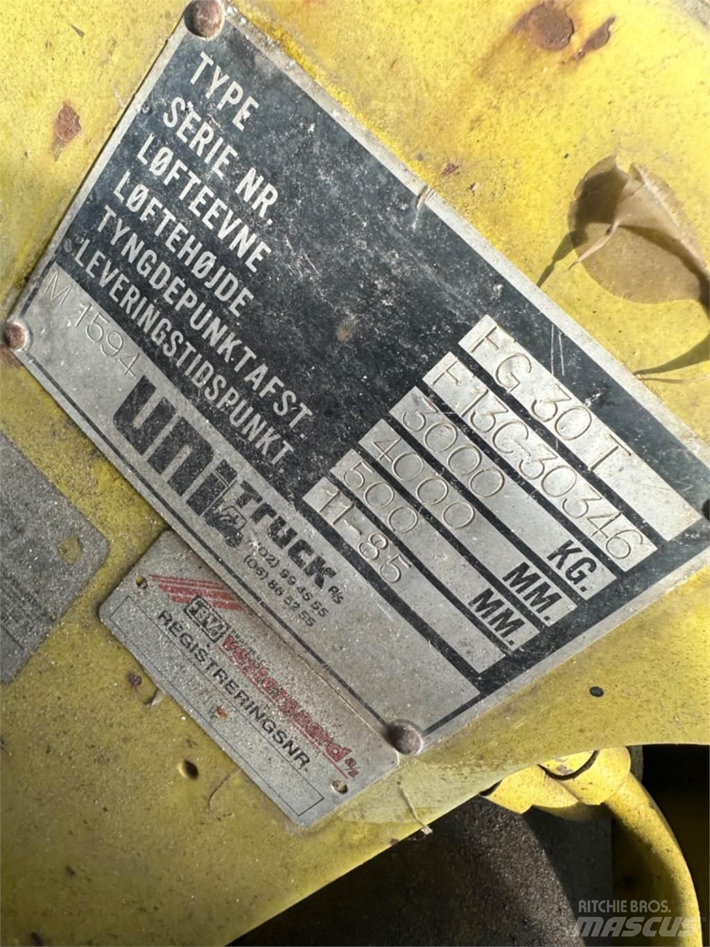 Mitsubishi FG30 Plinski viljuškari