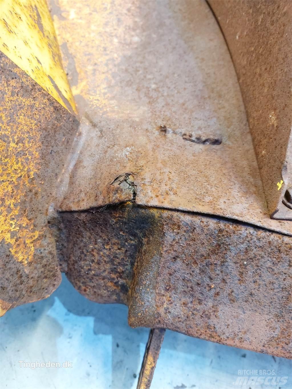 New Holland 8080 Dodatna oprema za kombajne