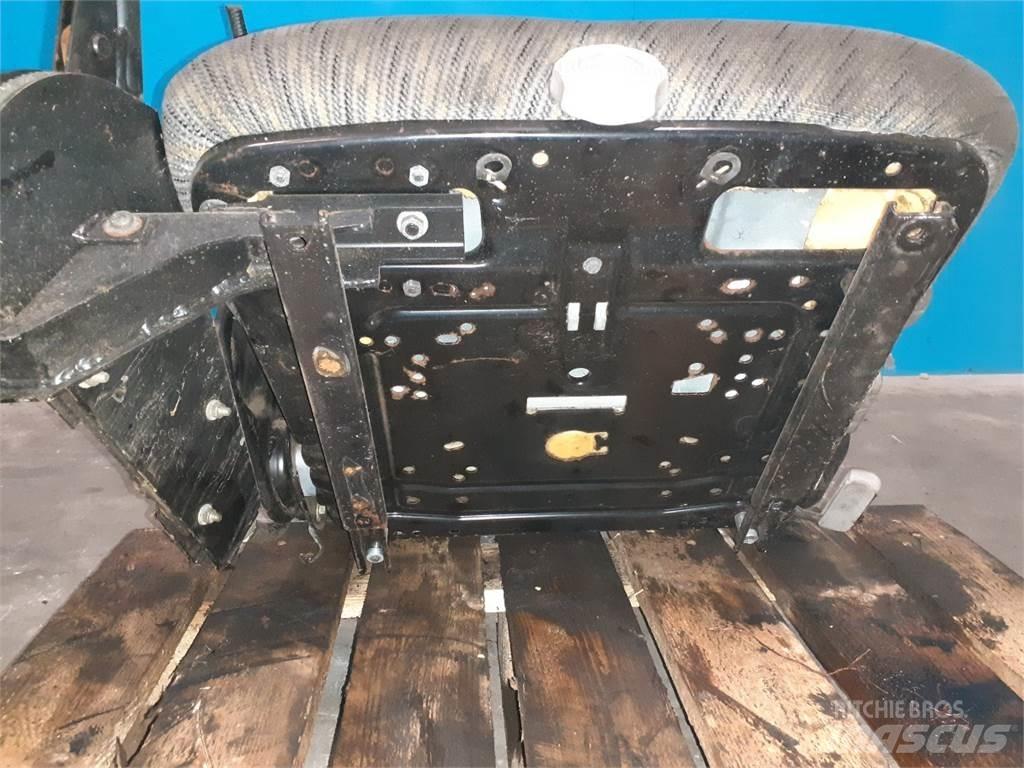 New Holland TX68 Kabine i unutrašnjost