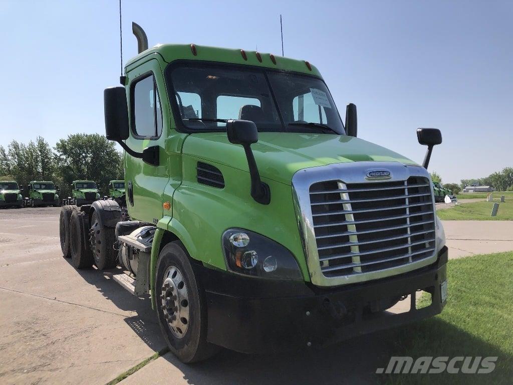 Freightliner CA113 Tegljači