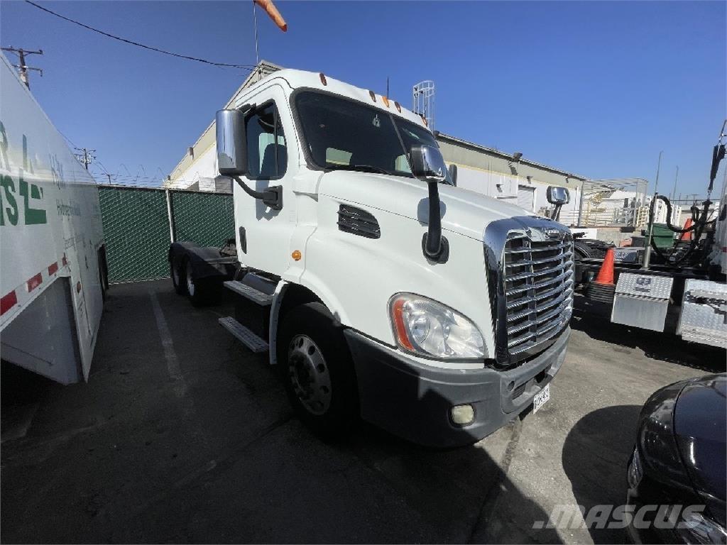 Freightliner CA113 Tegljači