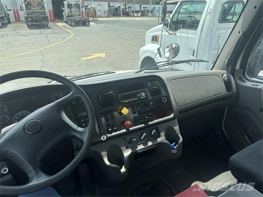 Freightliner M2 106 Tegljači