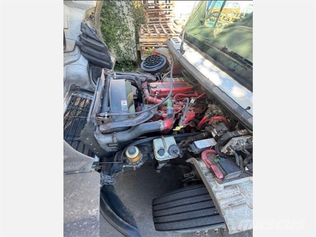 Freightliner M2 106 Sanduk kamioni