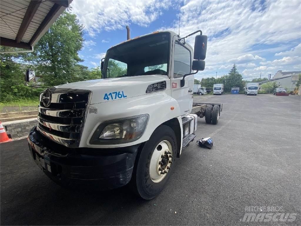 Hino 338 Kamioni-šasije