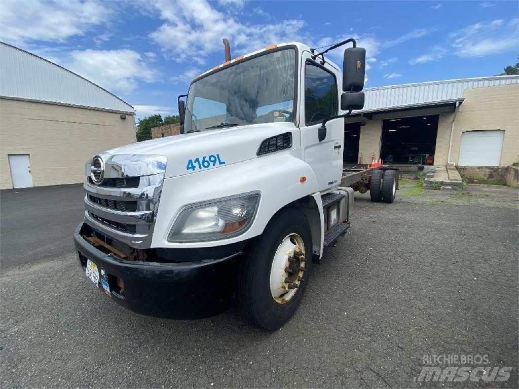 Hino 338 Kamioni-šasije