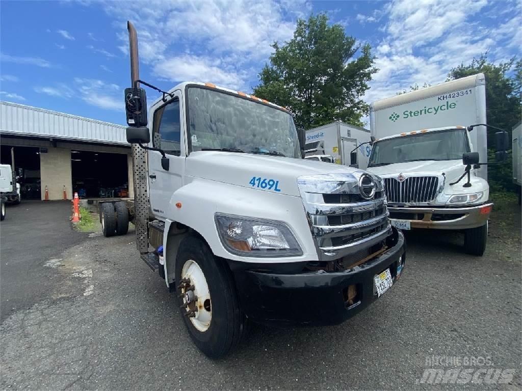 Hino 338 Kamioni-šasije