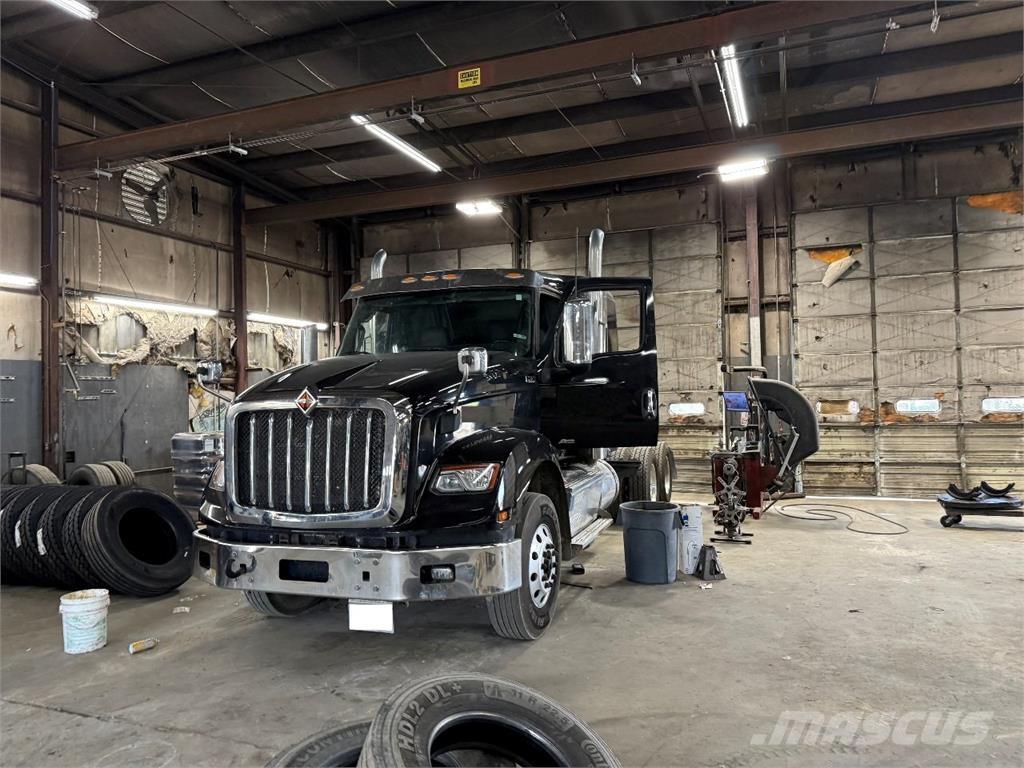 International HX620 Tegljači