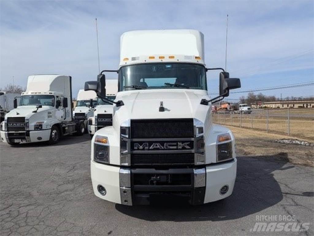 Mack AN64T Tegljači