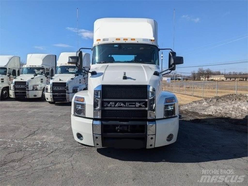 Mack AN64T Tegljači