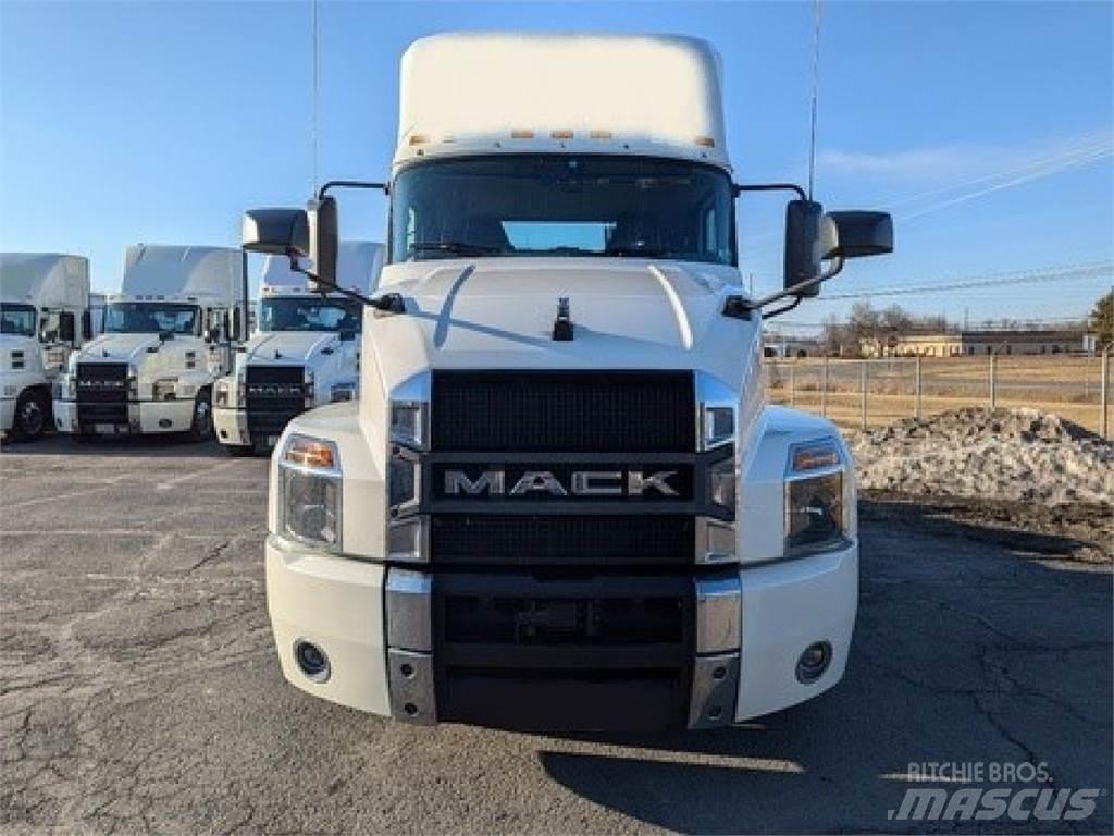 Mack AN64T Tegljači