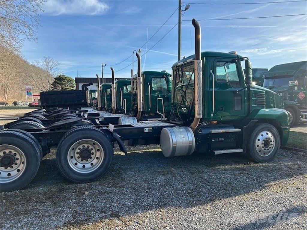 Mack AN64T Tegljači