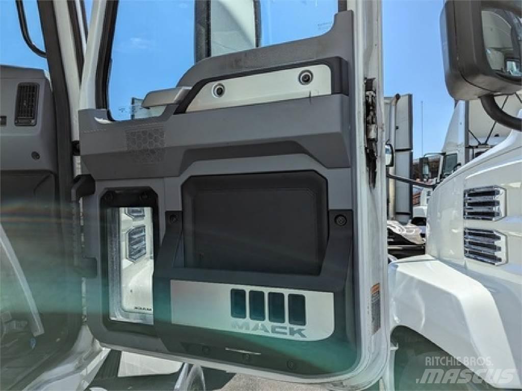 Mack AN64T Tegljači