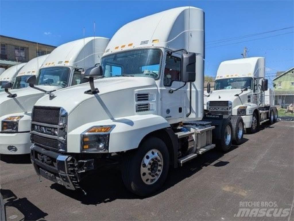 Mack AN64T Tegljači