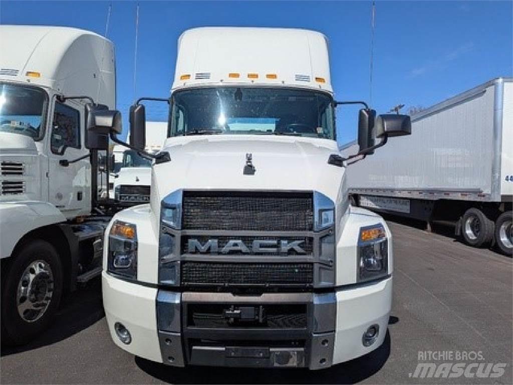 Mack AN64T Tegljači