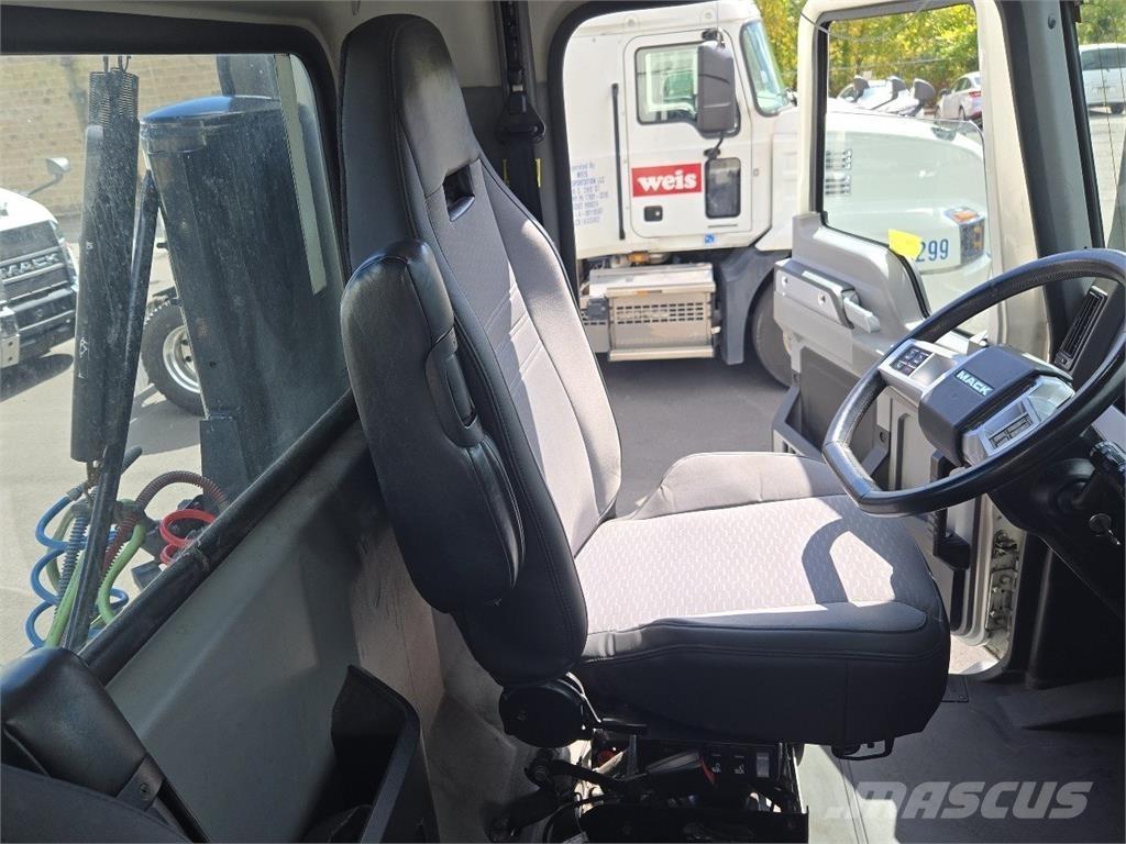 Mack AN64T Tegljači