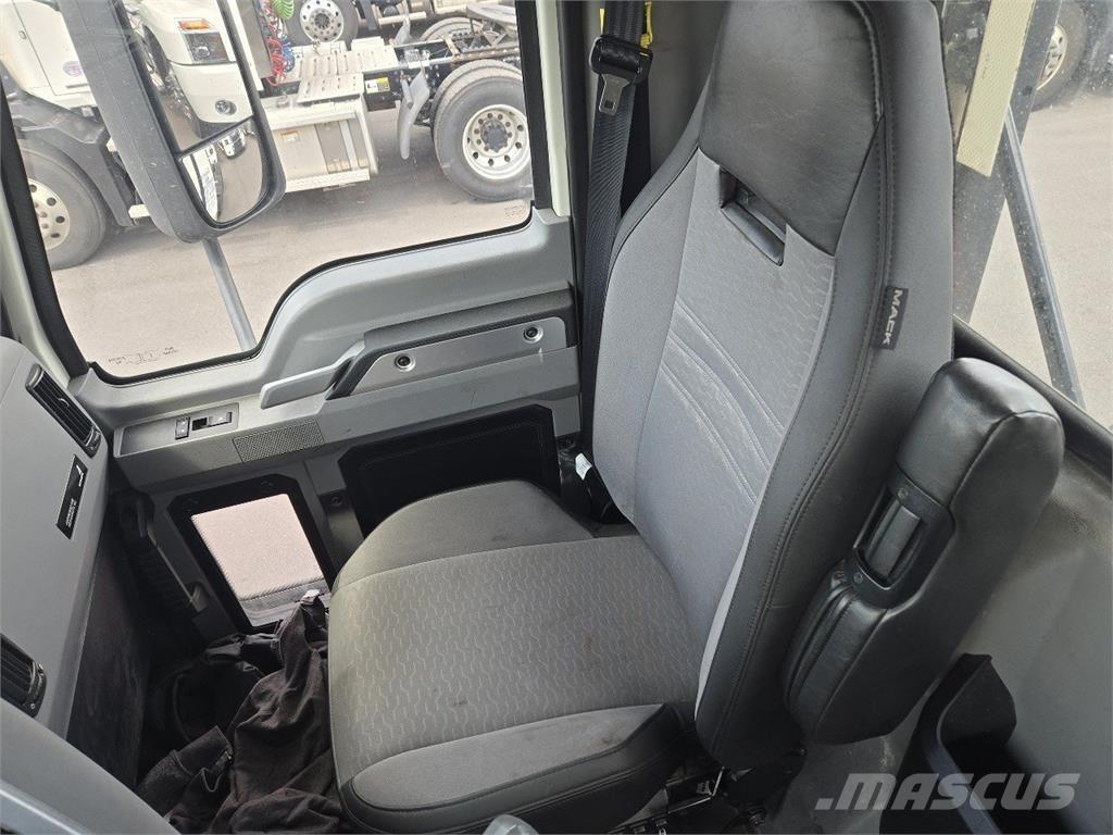Mack AN64T Tegljači