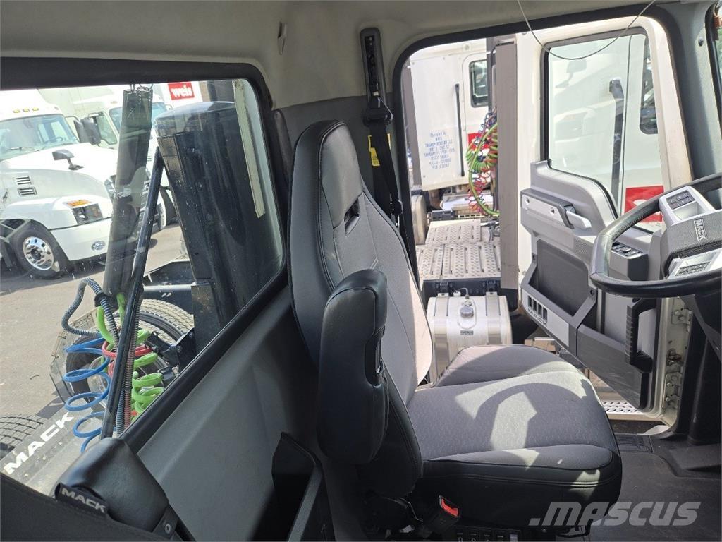 Mack AN64T Tegljači