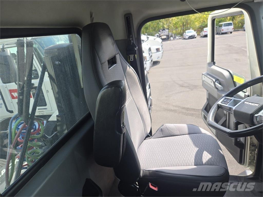 Mack AN64T Tegljači