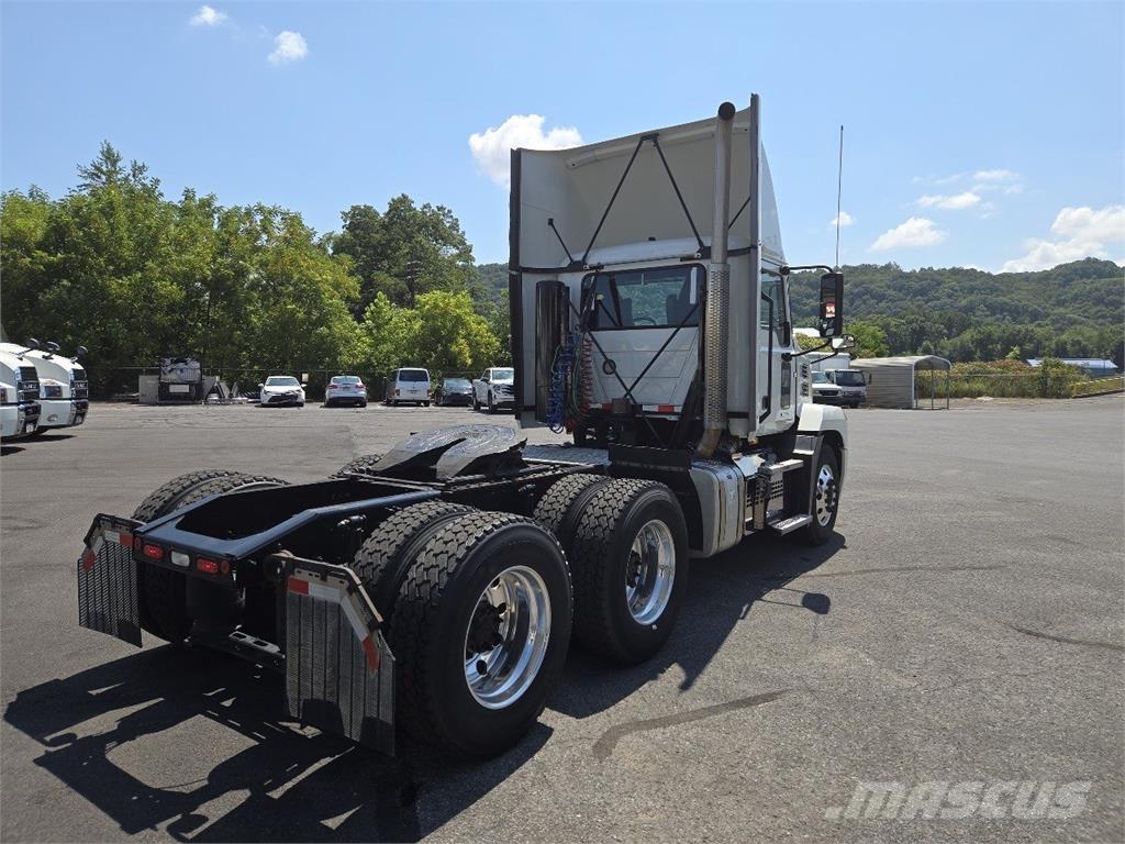 Mack AN64T Tegljači