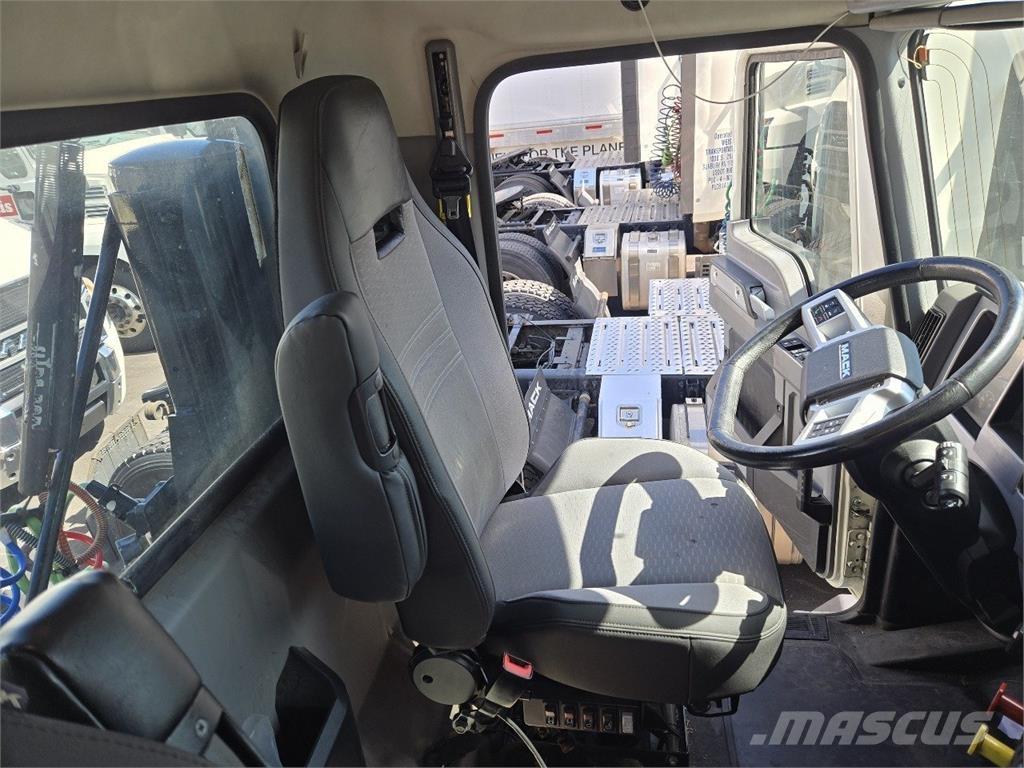 Mack AN64T Tegljači