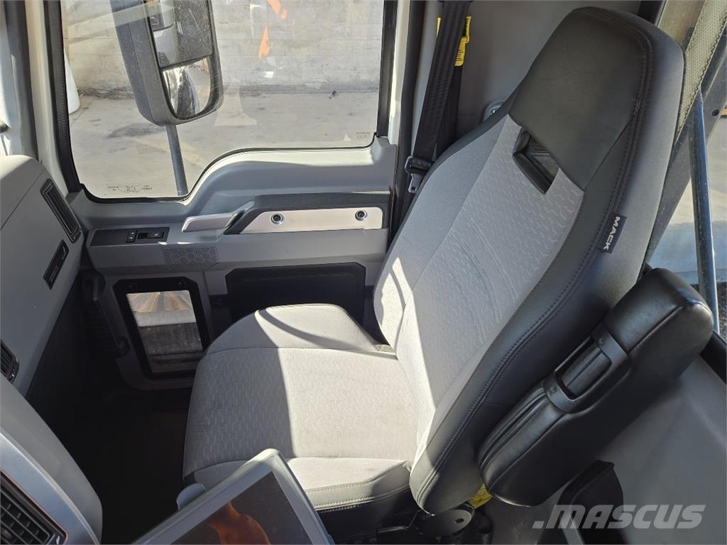 Mack AN64T Tegljači