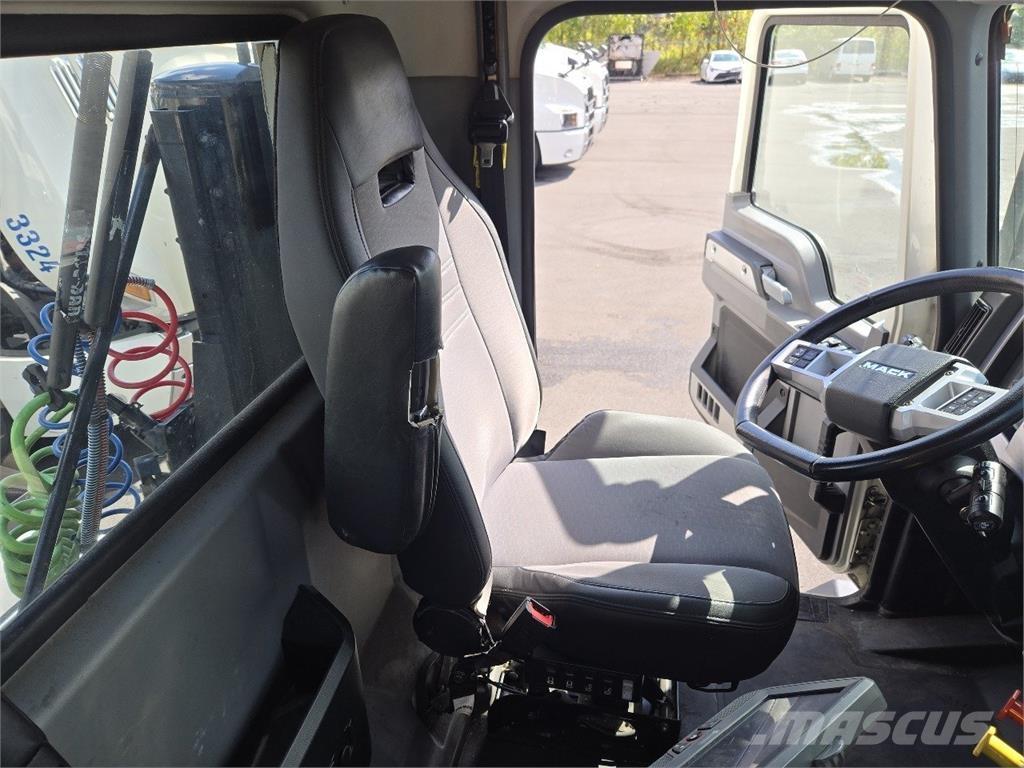 Mack AN64T Tegljači