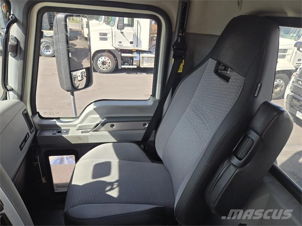 Mack AN64T Tegljači