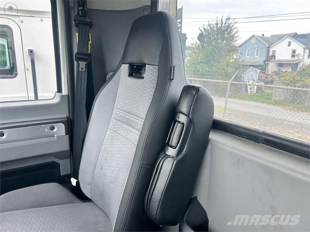 Mack AN64T Tegljači