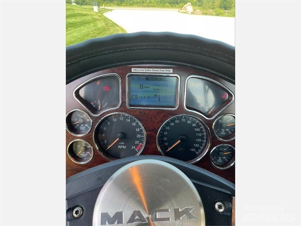 Mack CXU613 Tegljači