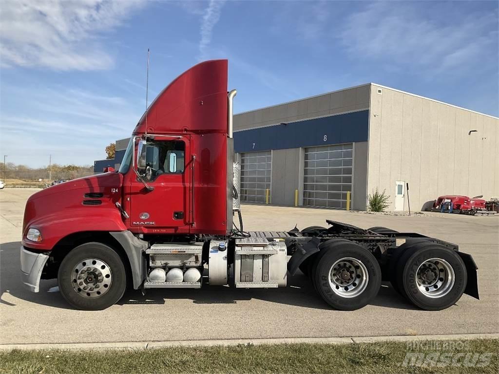 Mack CXU613 Tegljači