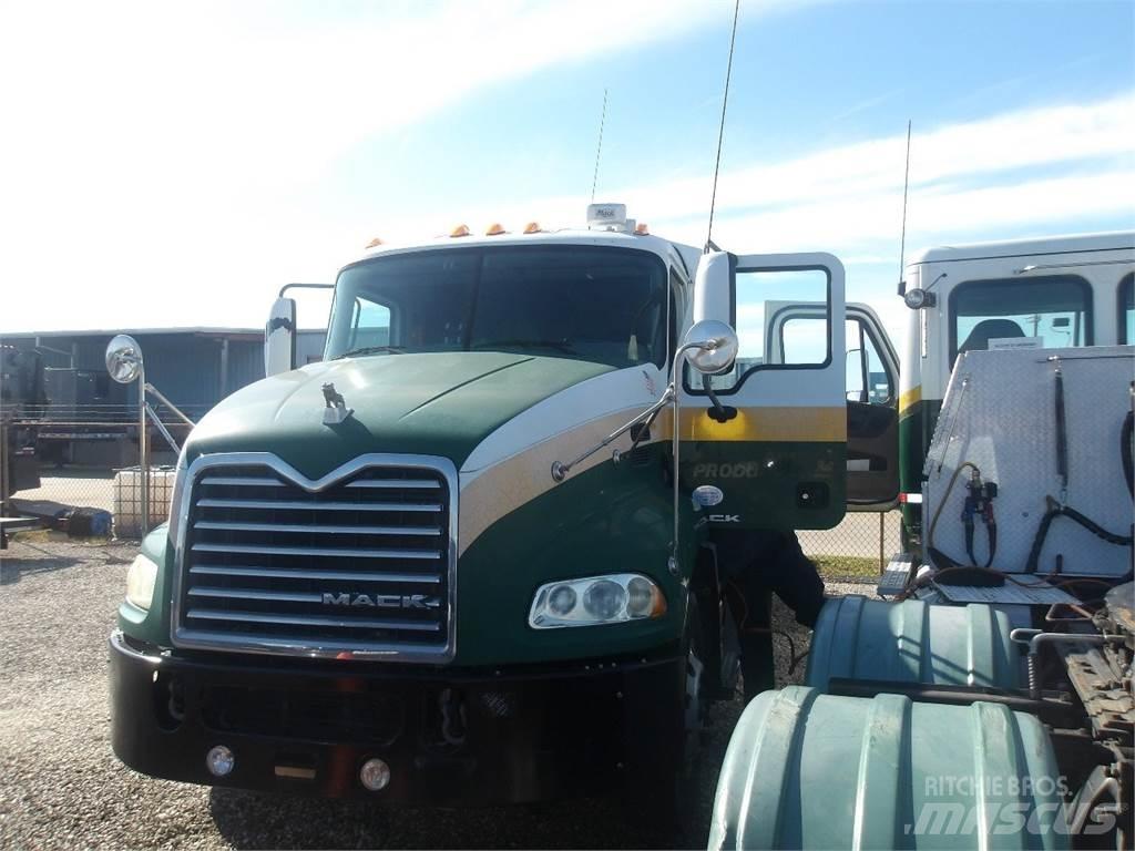 Mack CXU613 Tegljači