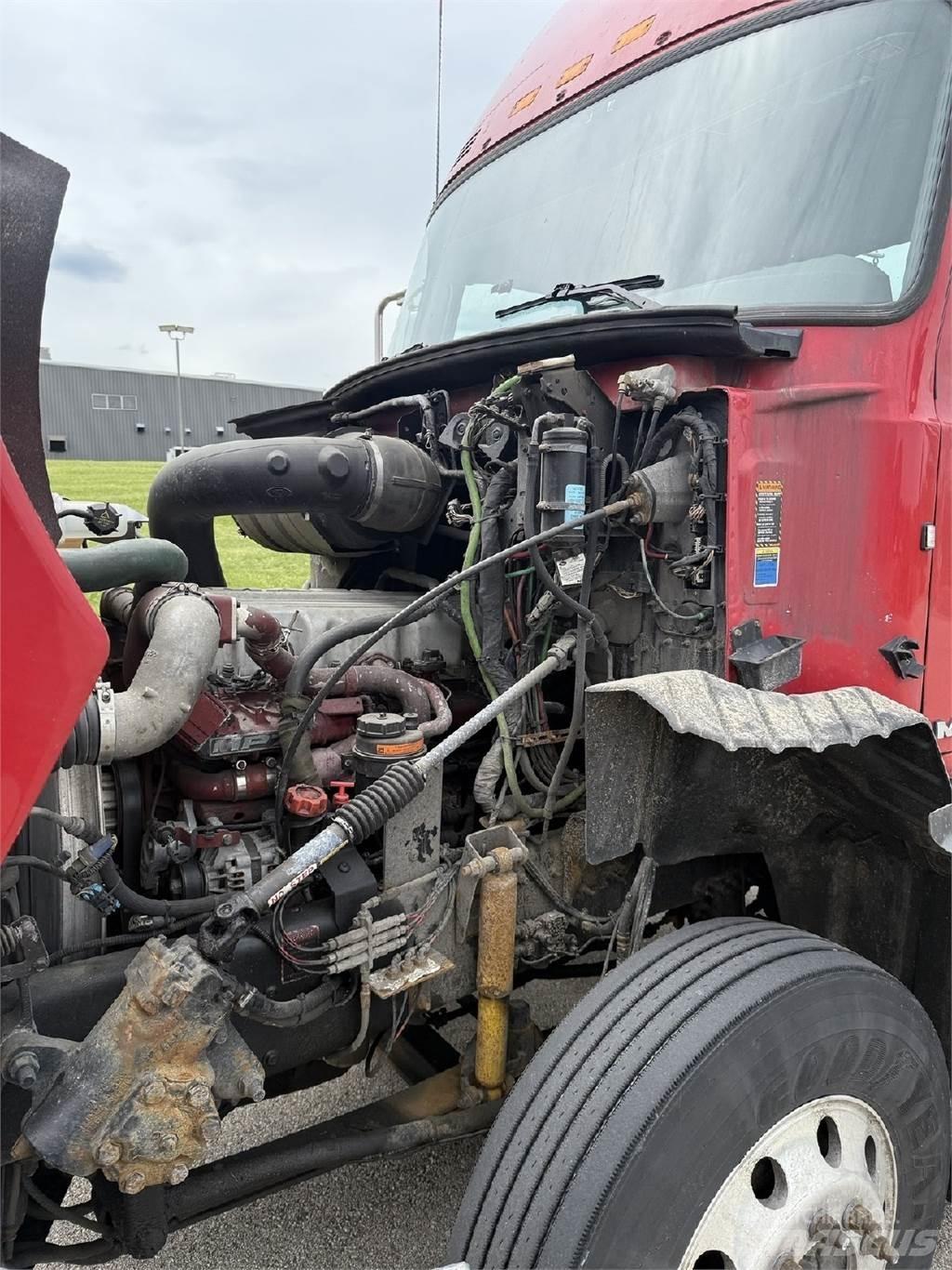 Mack CXU613 Tegljači