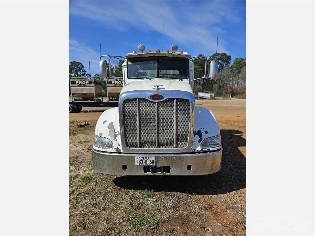 Peterbilt 384 Tegljači