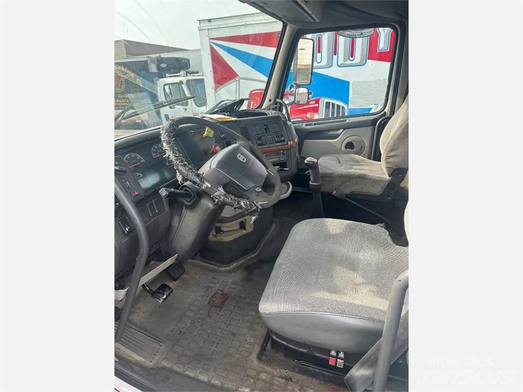 Volvo VNL300 Tegljači
