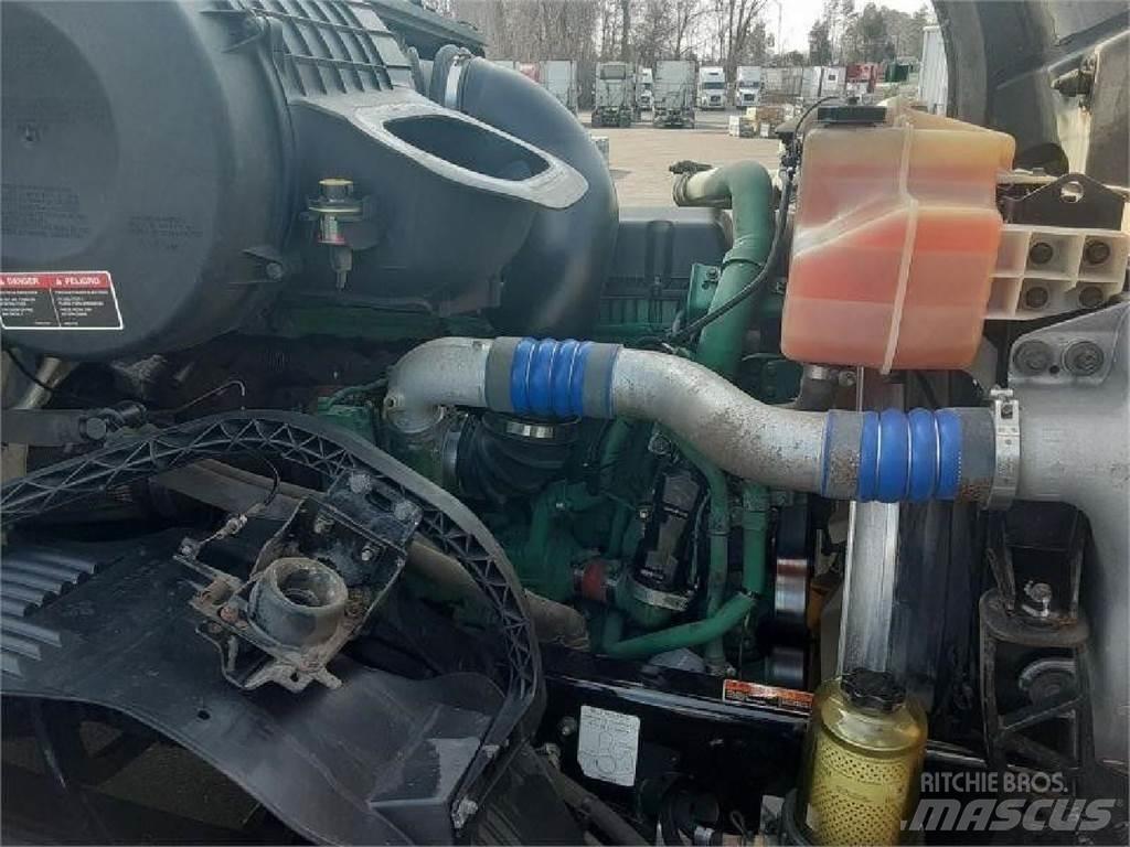 Volvo VNL64T670 Tegljači