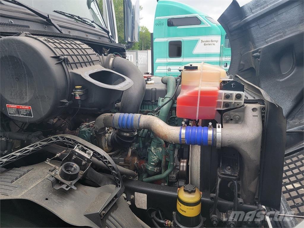 Volvo VNL64T780 Tegljači